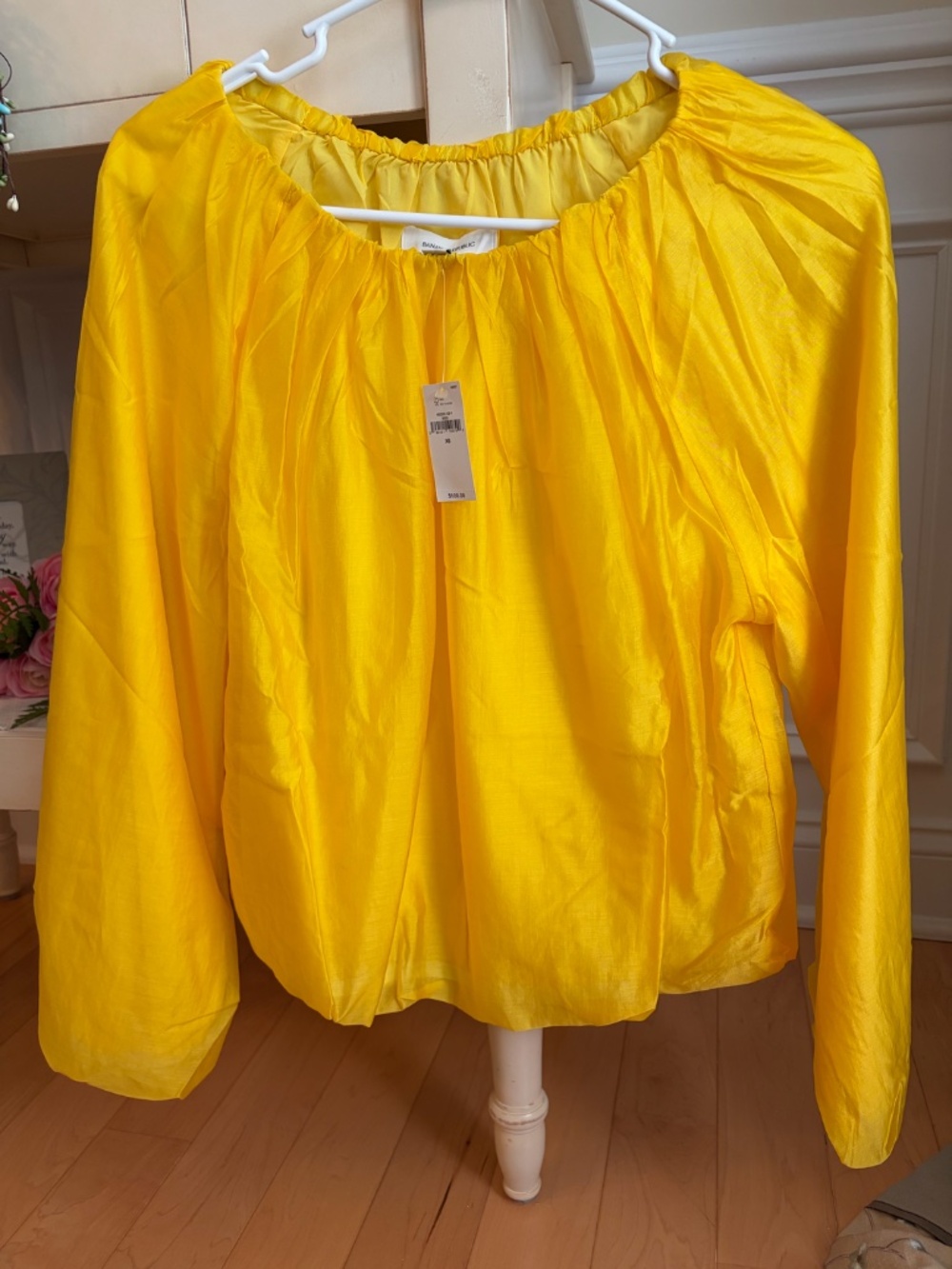 Banana Republic Shirred Raglan Sleeve Gold Bubble Sleeve/Hem Top XS NWT